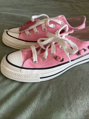 Converse Pink Canvas Low-Top Sneakers with Heart Tag